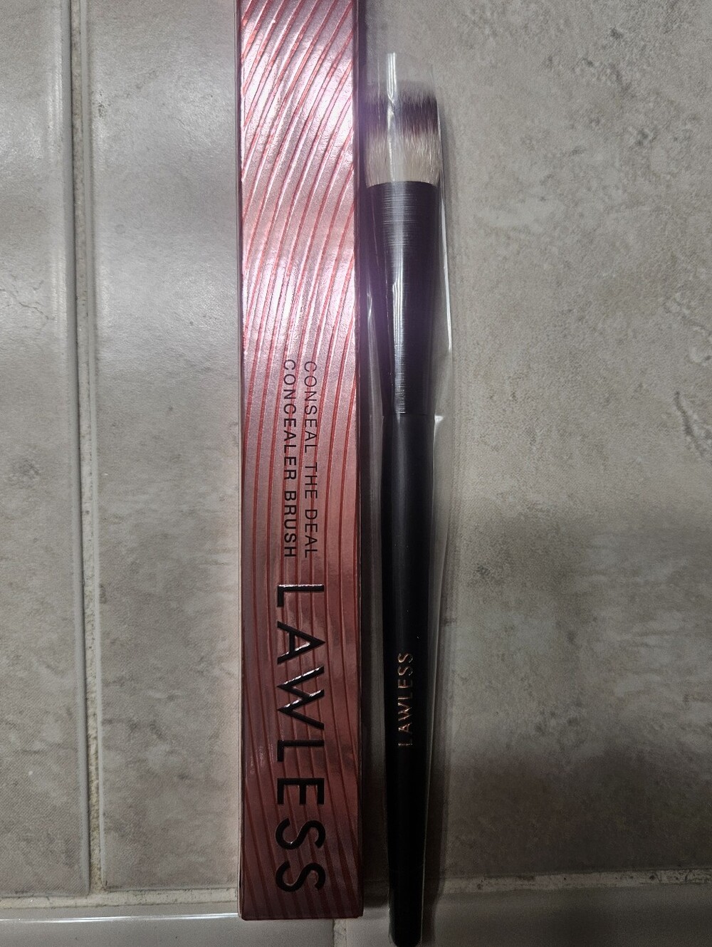Lawless Conceal The Deal Concealer Brush